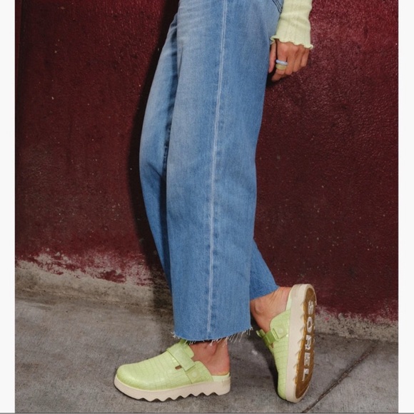 Sorel Viibe Platform Clog Size 9.5 Lime/Green Leather Adjustable Strap Cushy New - Picture 6 of 14